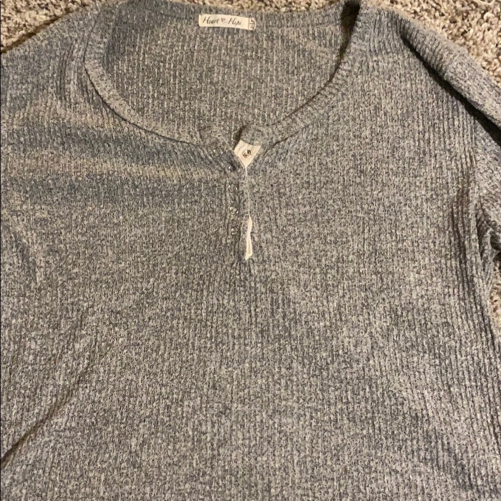 Long sleeve grey crop top